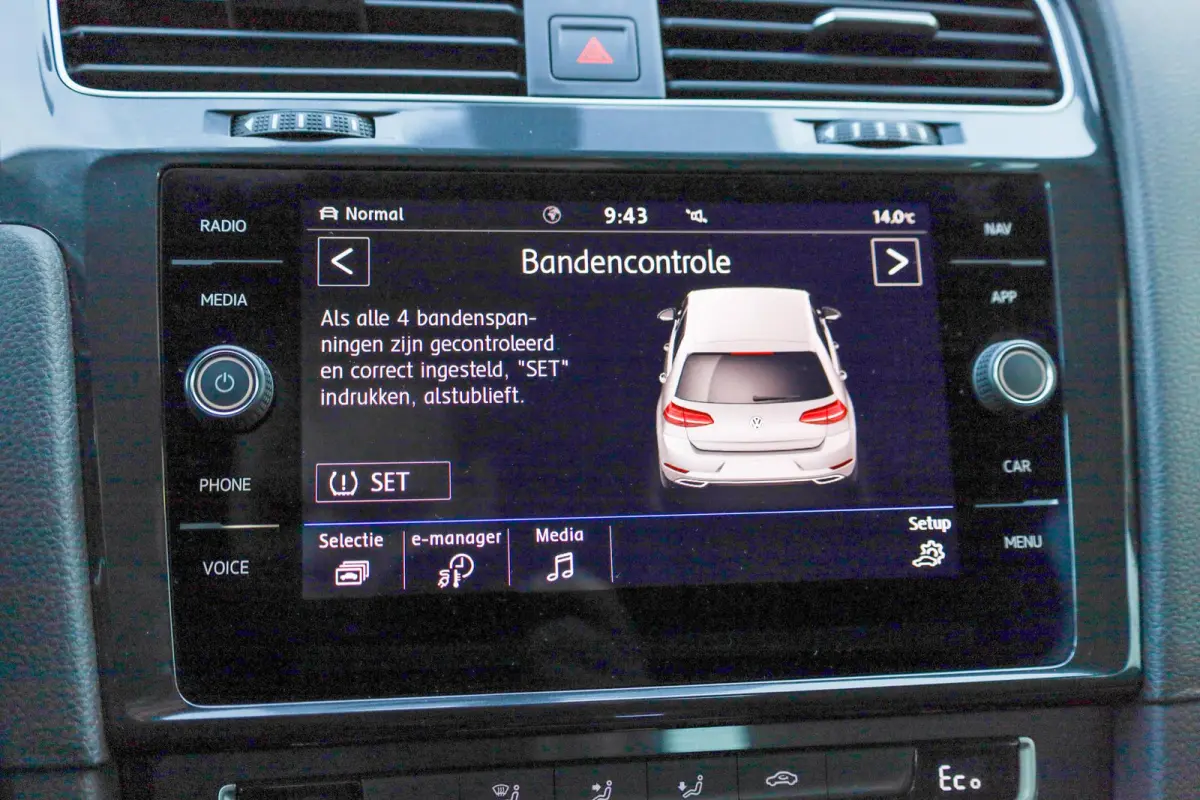136pk E-DITION | Parkeersensoren | Adaptive Cruise | LM Velgen 16"