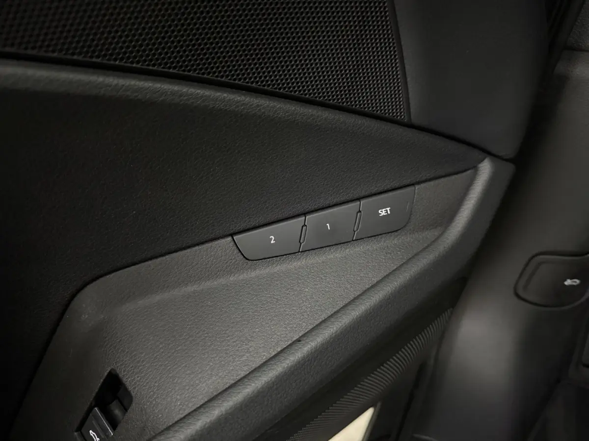 55 quattro Advanced edition 95 kWh | Snelladen | SOH 90% | Luchtvering | Virtual | Memory | Clima | Trekhaak | Keyless | LED