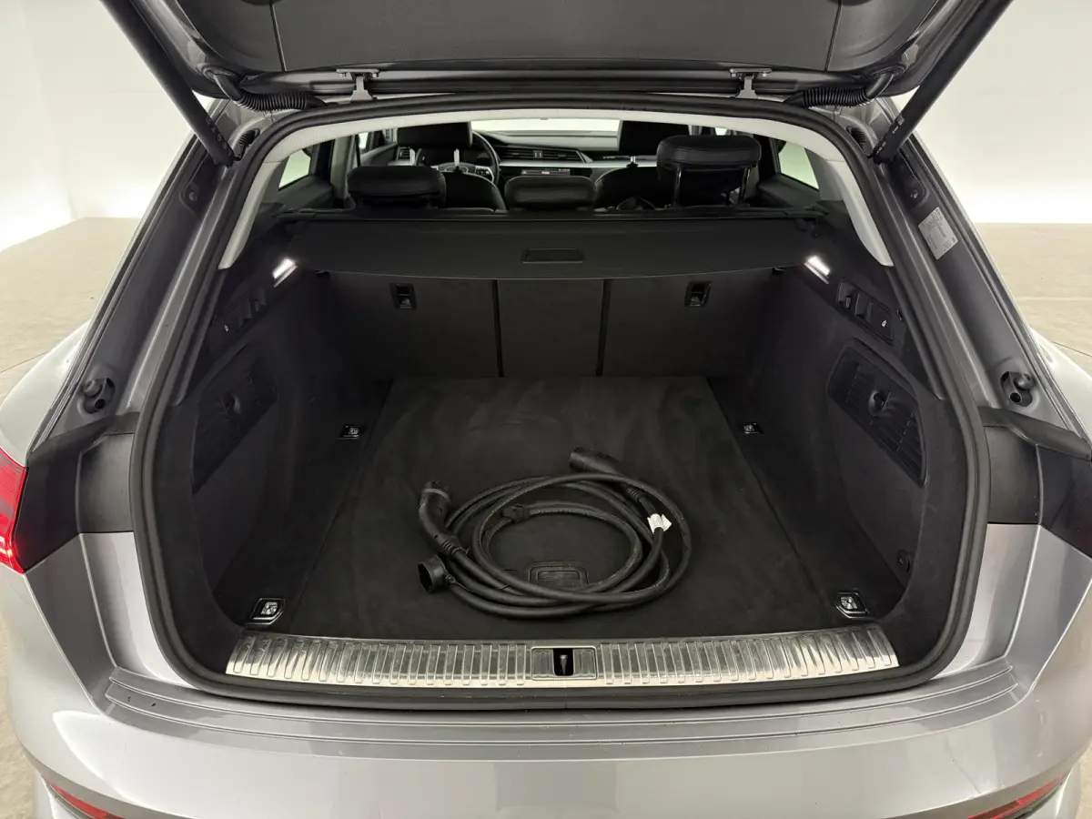 55 quattro Advanced edition 95 kWh | Snelladen | SOH 90% | Luchtvering | Virtual | Memory | Clima | Trekhaak | Keyless | LED
