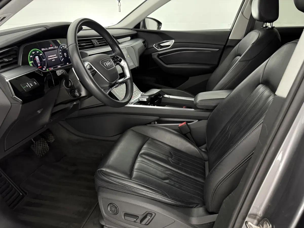 55 quattro Advanced edition 95 kWh | Snelladen | SOH 90% | Luchtvering | Virtual | Memory | Clima | Trekhaak | Keyless | LED