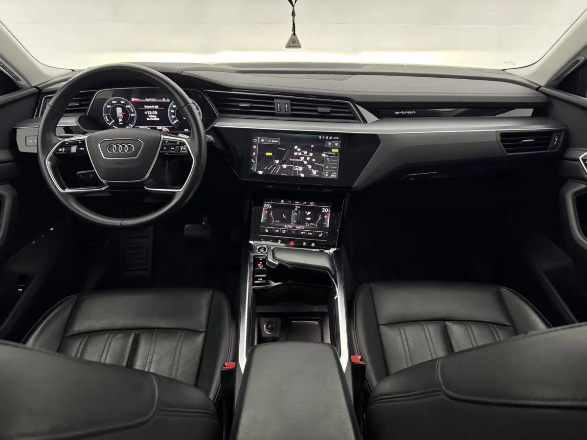 55 quattro Advanced edition 95 kWh | Snelladen | SOH 90% | Luchtvering | Virtual | Memory | Clima | Trekhaak | Keyless | LED