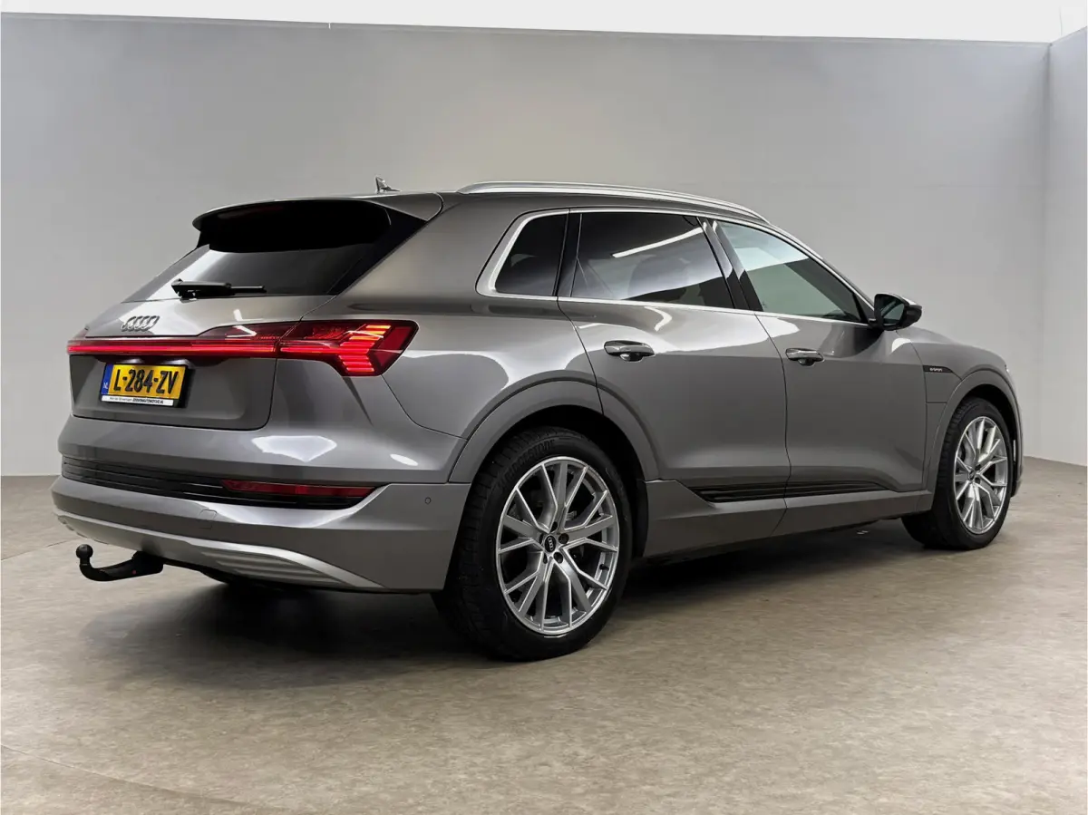 55 quattro Advanced edition 95 kWh | Snelladen | SOH 90% | Luchtvering | Virtual | Memory | Clima | Trekhaak | Keyless | LED