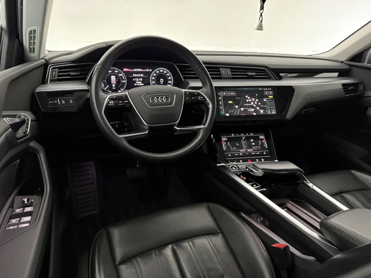 55 quattro Advanced edition 95 kWh | Snelladen | SOH 90% | Luchtvering | Virtual | Memory | Clima | Trekhaak | Keyless | LED