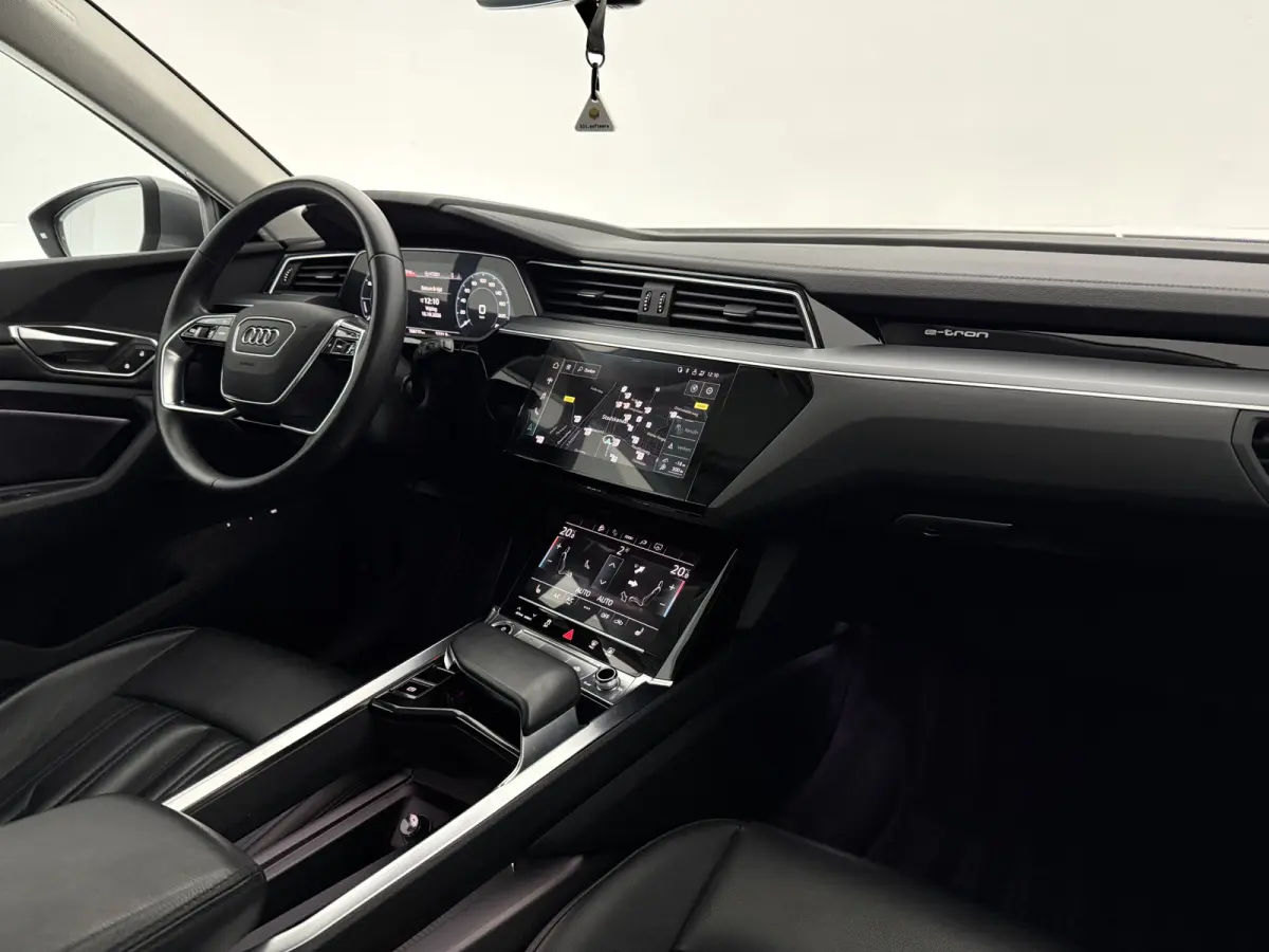 55 quattro Advanced edition 95 kWh | Snelladen | SOH 90% | Luchtvering | Virtual | Memory | Clima | Trekhaak | Keyless | LED