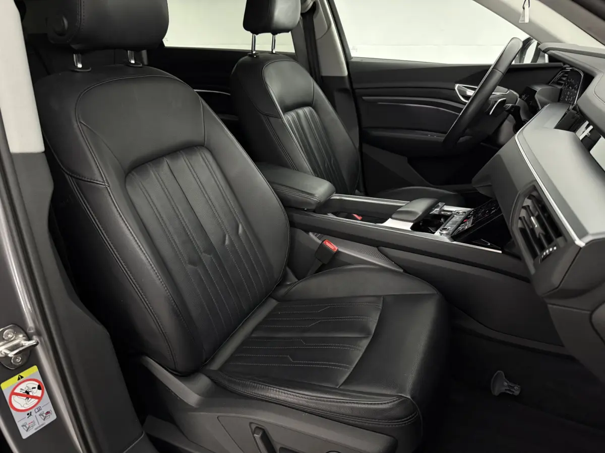 55 quattro Advanced edition 95 kWh | Snelladen | SOH 90% | Luchtvering | Virtual | Memory | Clima | Trekhaak | Keyless | LED
