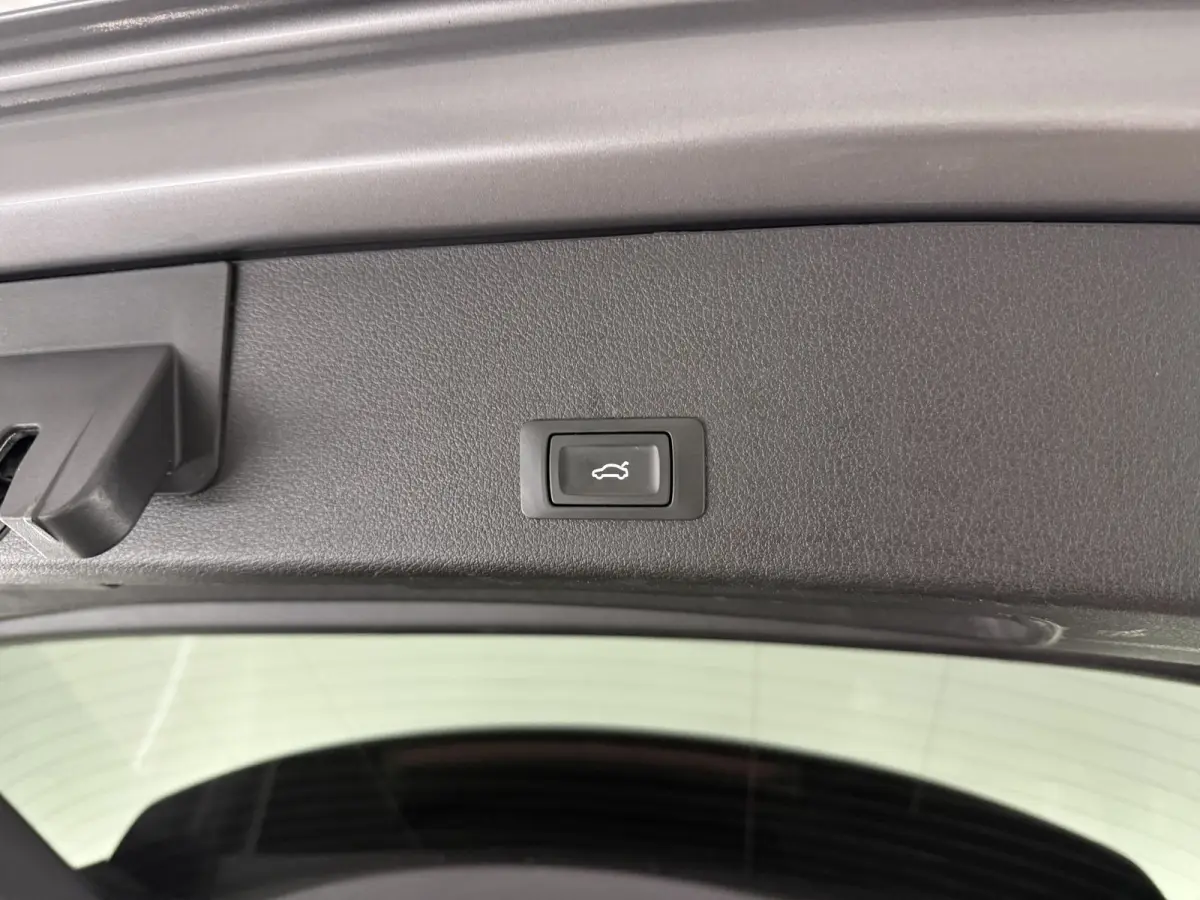 55 quattro Advanced edition 95 kWh | Snelladen | SOH 90% | Luchtvering | Virtual | Memory | Clima | Trekhaak | Keyless | LED