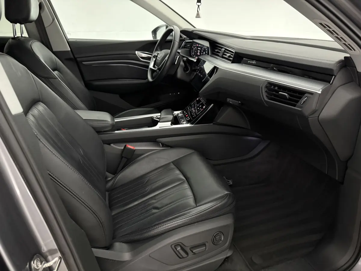55 quattro Advanced edition 95 kWh | Snelladen | SOH 90% | Luchtvering | Virtual | Memory | Clima | Trekhaak | Keyless | LED