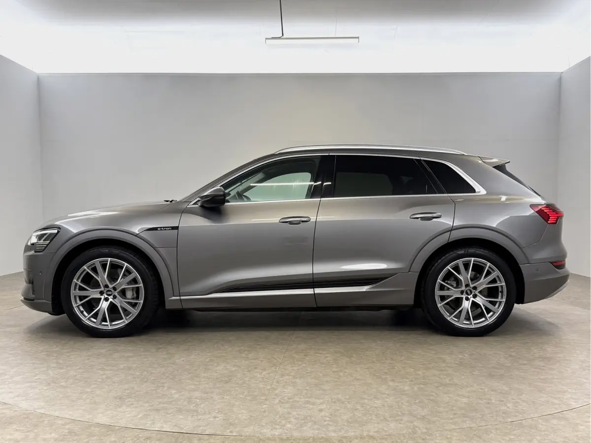 55 quattro Advanced edition 95 kWh | Snelladen | SOH 90% | Luchtvering | Virtual | Memory | Clima | Trekhaak | Keyless | LED