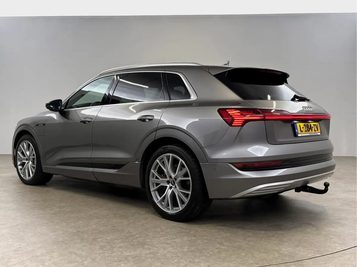 55 quattro Advanced edition 95 kWh | Snelladen | SOH 90% | Luchtvering | Virtual | Memory | Clima | Trekhaak | Keyless | LED
