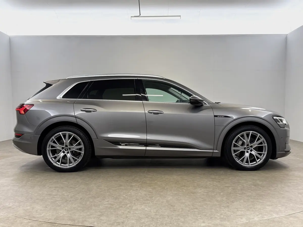 55 quattro Advanced edition 95 kWh | Snelladen | SOH 90% | Luchtvering | Virtual | Memory | Clima | Trekhaak | Keyless | LED
