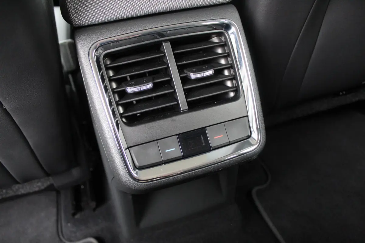 60/Camera/Carplay/Stuurverw/Stoelverw/20inch