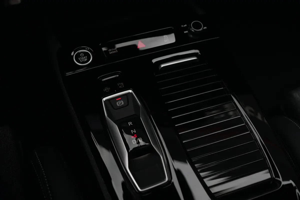 S edition quattro 100 kWh | 428 PK | Panoramadak | Trekhaak | 360 camera | Audi Q6 e-tron S edition quattro met 428 PK en een volledig elektrische aandrijflijn met 100 kWh accupakket en quat