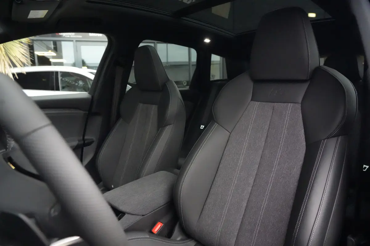 S edition quattro 100 kWh | 428 PK | Panoramadak | Trekhaak | 360 camera | Audi Q6 e-tron S edition quattro met 428 PK en een volledig elektrische aandrijflijn met 100 kWh accupakket en quat