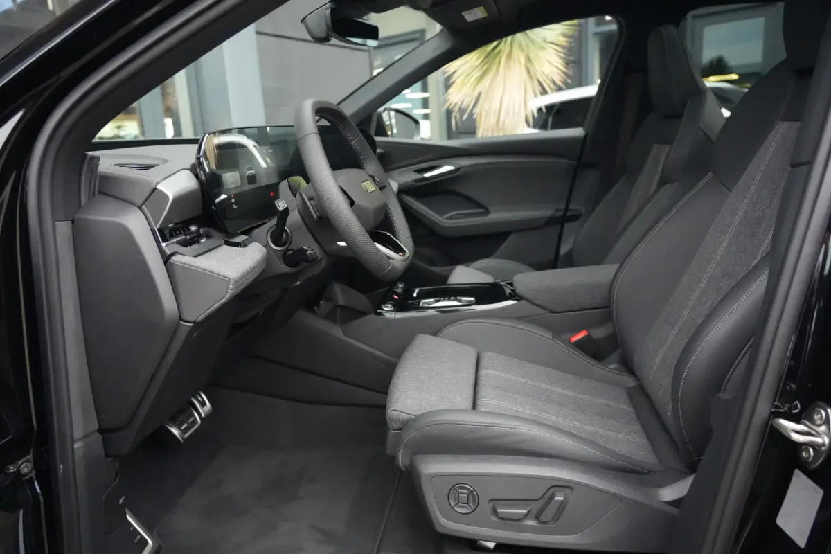 S edition quattro 100 kWh | 428 PK | Panoramadak | Trekhaak | 360 camera | Audi Q6 e-tron S edition quattro met 428 PK en een volledig elektrische aandrijflijn met 100 kWh accupakket en quat