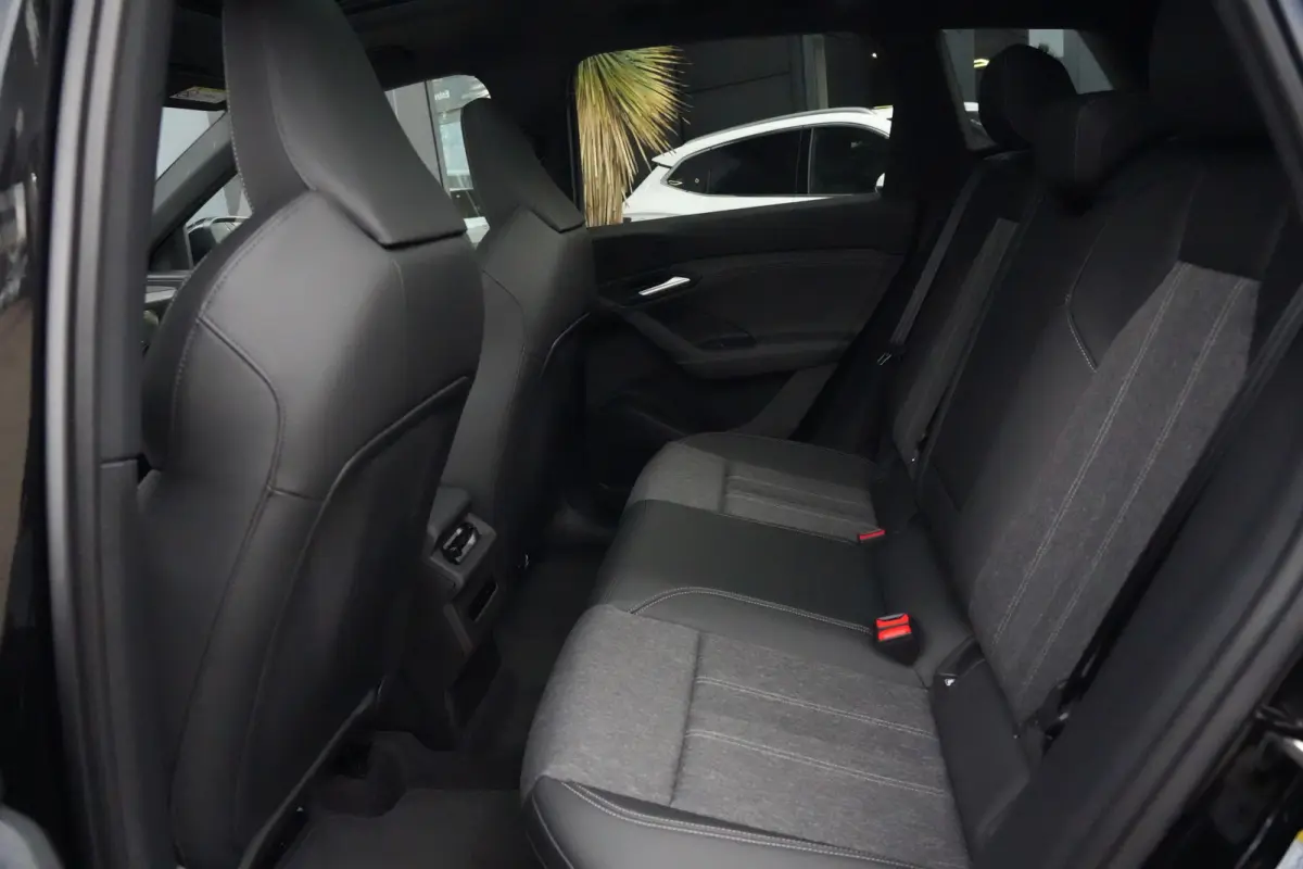 S edition quattro 100 kWh | 428 PK | Panoramadak | Trekhaak | 360 camera | Audi Q6 e-tron S edition quattro met 428 PK en een volledig elektrische aandrijflijn met 100 kWh accupakket en quat