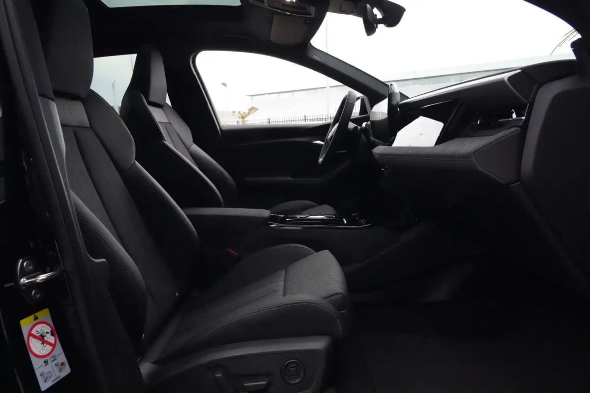 S edition quattro 100 kWh | 428 PK | Panoramadak | Trekhaak | 360 camera | Audi Q6 e-tron S edition quattro met 428 PK en een volledig elektrische aandrijflijn met 100 kWh accupakket en quat