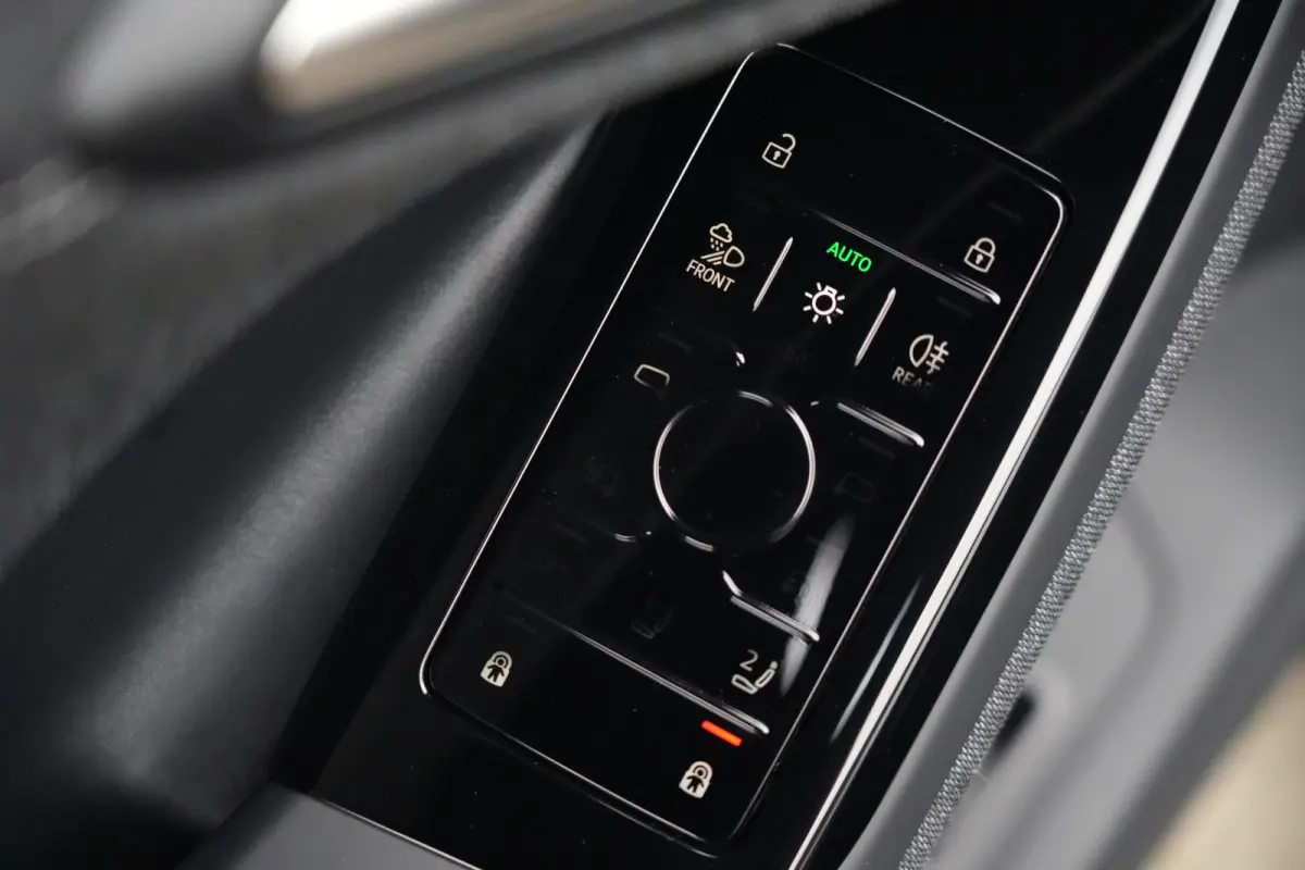 S edition quattro 100 kWh | 428 PK | Panoramadak | Trekhaak | 360 camera | Audi Q6 e-tron S edition quattro met 428 PK en een volledig elektrische aandrijflijn met 100 kWh accupakket en quat
