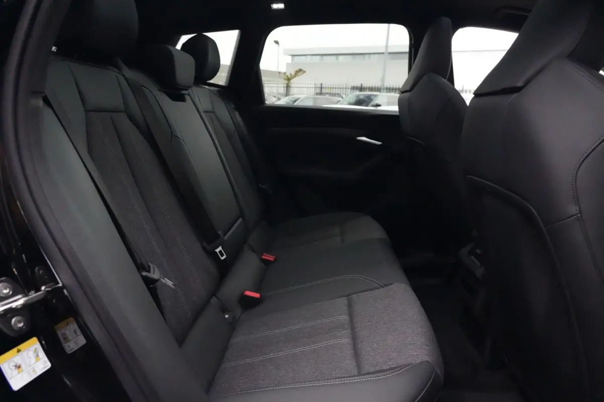 S edition quattro 100 kWh | 428 PK | Panoramadak | Trekhaak | 360 camera | Audi Q6 e-tron S edition quattro met 428 PK en een volledig elektrische aandrijflijn met 100 kWh accupakket en quat