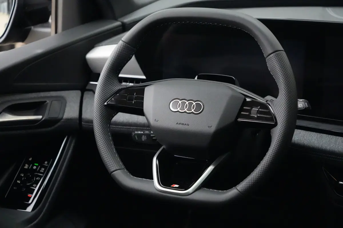S edition quattro 100 kWh | 428 PK | Panoramadak | Trekhaak | 360 camera | Audi Q6 e-tron S edition quattro met 428 PK en een volledig elektrische aandrijflijn met 100 kWh accupakket en quat