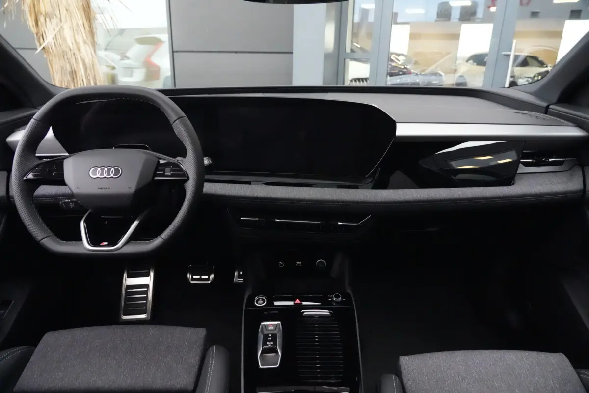 S edition quattro 100 kWh | 428 PK | Panoramadak | Trekhaak | 360 camera | Audi Q6 e-tron S edition quattro met 428 PK en een volledig elektrische aandrijflijn met 100 kWh accupakket en quat