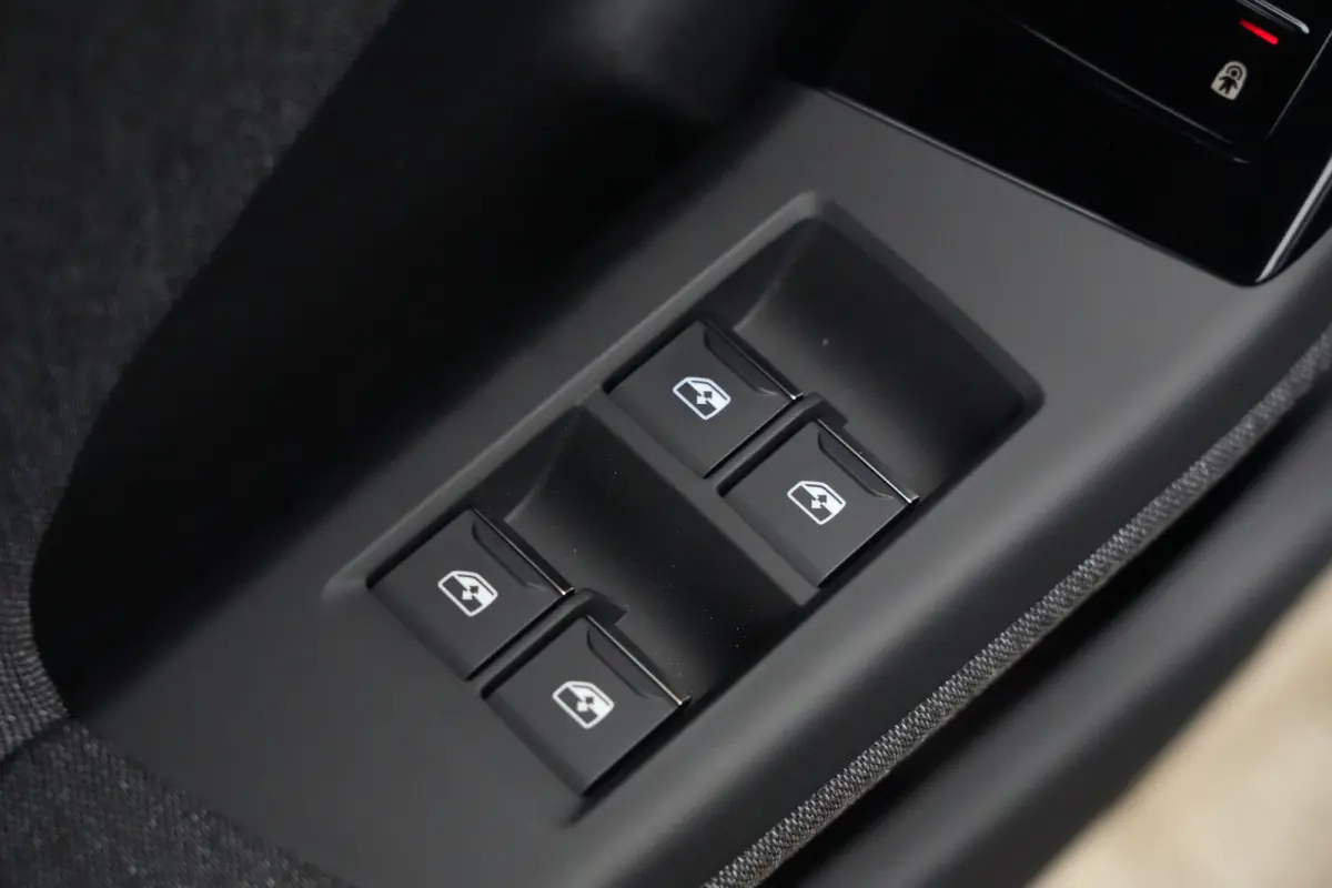 S edition quattro 100 kWh | 428 PK | Panoramadak | Trekhaak | 360 camera | Audi Q6 e-tron S edition quattro met 428 PK en een volledig elektrische aandrijflijn met 100 kWh accupakket en quat