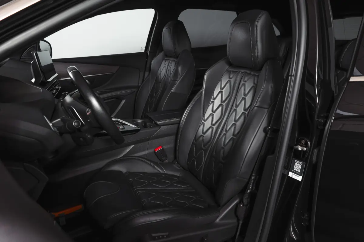 1.6 PureTech 180 PK GT - Automaat | Dig. Cockpit | Adapt. Cruise | Leder-+stoelverw. | Elek. stoelen | Camera | NAV | ECC | Elek. Klep | Afn. Trekhaak | LM 18" |