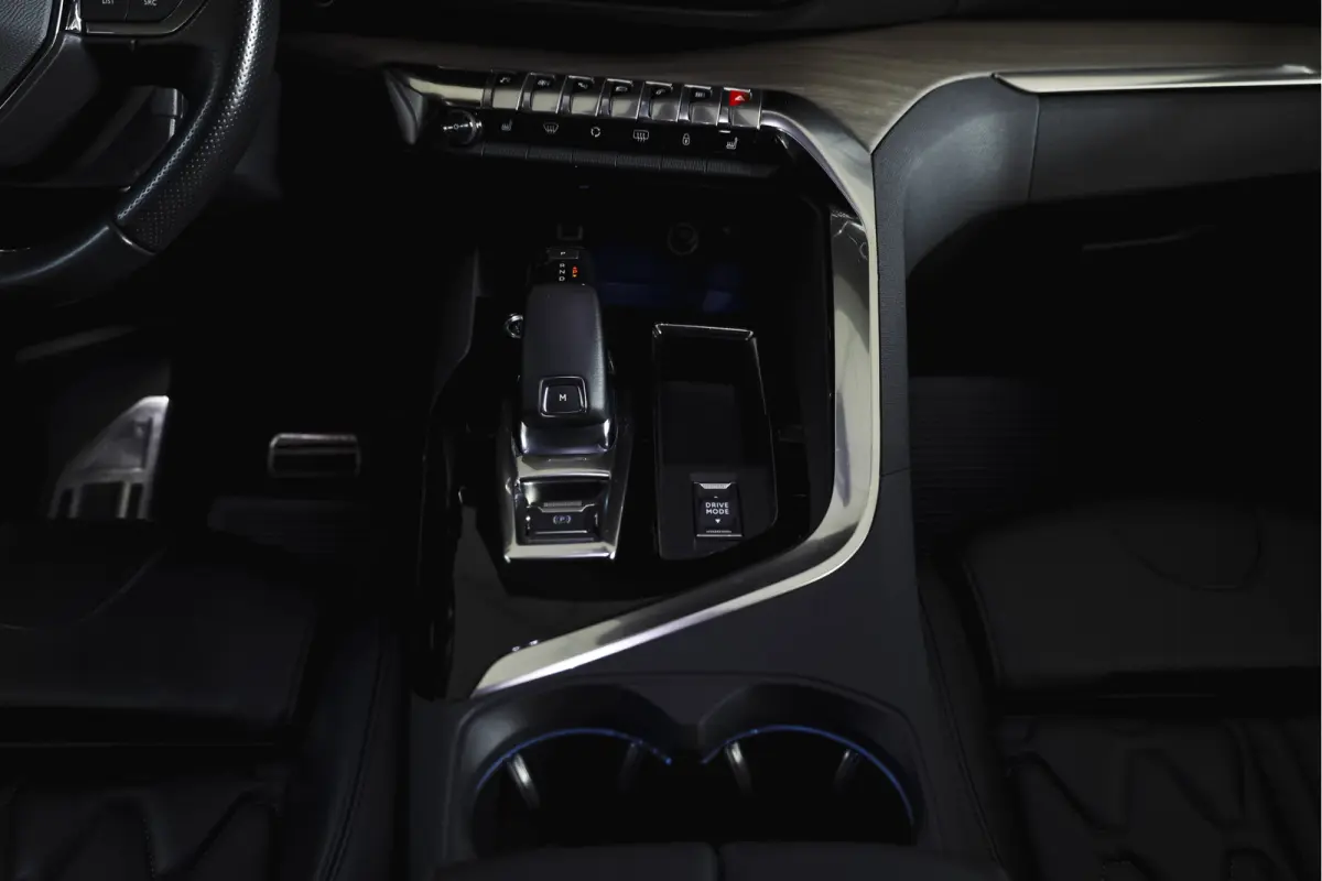 1.6 PureTech 180 PK GT - Automaat | Dig. Cockpit | Adapt. Cruise | Leder-+stoelverw. | Elek. stoelen | Camera | NAV | ECC | Elek. Klep | Afn. Trekhaak | LM 18" |