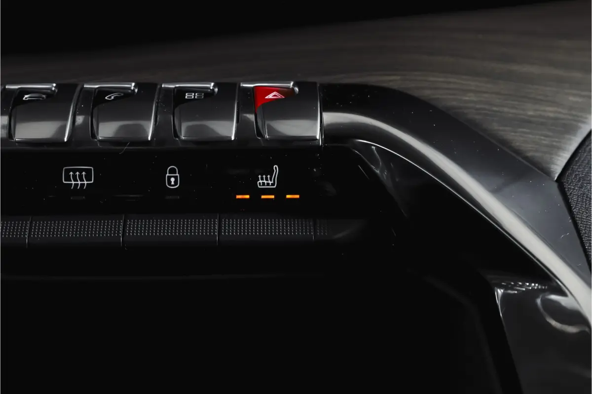 1.6 PureTech 180 PK GT - Automaat | Dig. Cockpit | Adapt. Cruise | Leder-+stoelverw. | Elek. stoelen | Camera | NAV | ECC | Elek. Klep | Afn. Trekhaak | LM 18" |