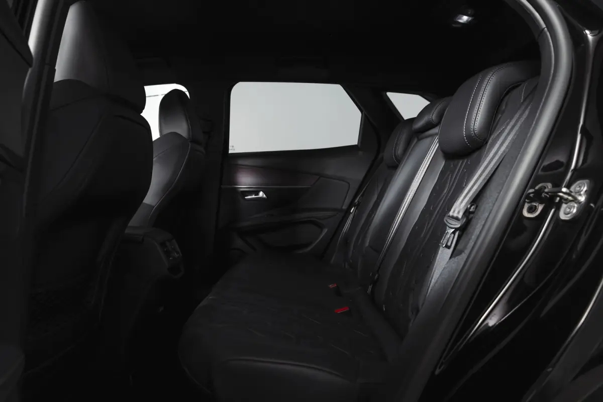 1.6 PureTech 180 PK GT - Automaat | Dig. Cockpit | Adapt. Cruise | Leder-+stoelverw. | Elek. stoelen | Camera | NAV | ECC | Elek. Klep | Afn. Trekhaak | LM 18" |