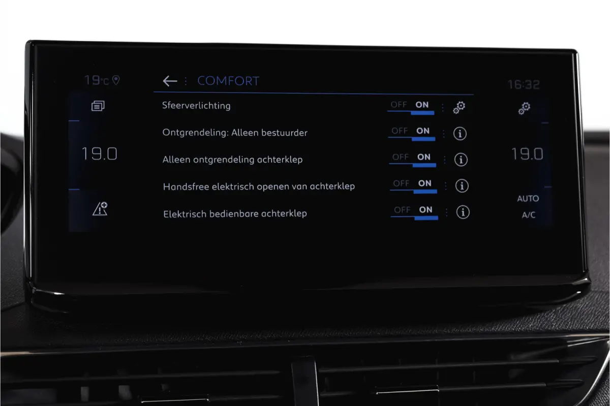 1.6 PureTech 180 PK GT - Automaat | Dig. Cockpit | Adapt. Cruise | Leder-+stoelverw. | Elek. stoelen | Camera | NAV | ECC | Elek. Klep | Afn. Trekhaak | LM 18" |