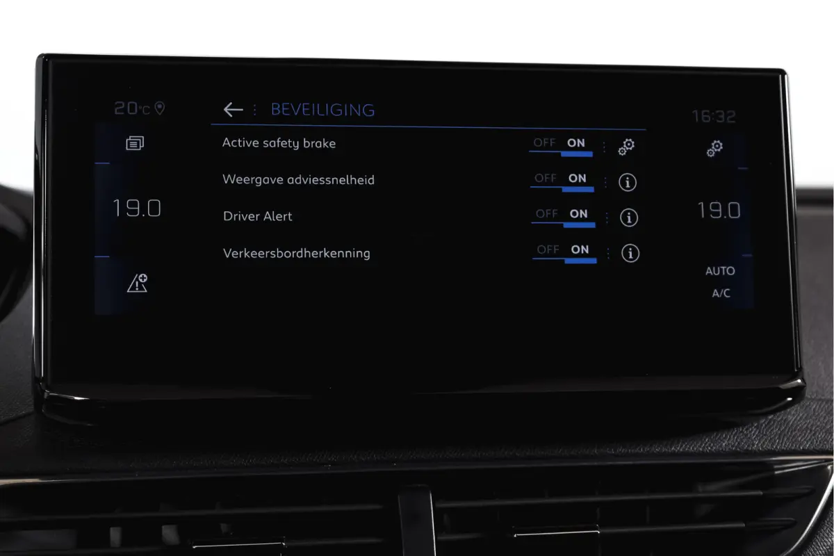 1.6 PureTech 180 PK GT - Automaat | Dig. Cockpit | Adapt. Cruise | Leder-+stoelverw. | Elek. stoelen | Camera | NAV | ECC | Elek. Klep | Afn. Trekhaak | LM 18" |