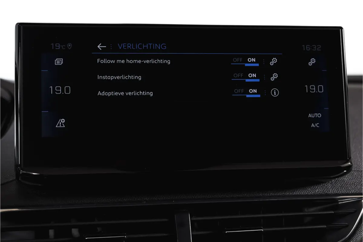 1.6 PureTech 180 PK GT - Automaat | Dig. Cockpit | Adapt. Cruise | Leder-+stoelverw. | Elek. stoelen | Camera | NAV | ECC | Elek. Klep | Afn. Trekhaak | LM 18" |