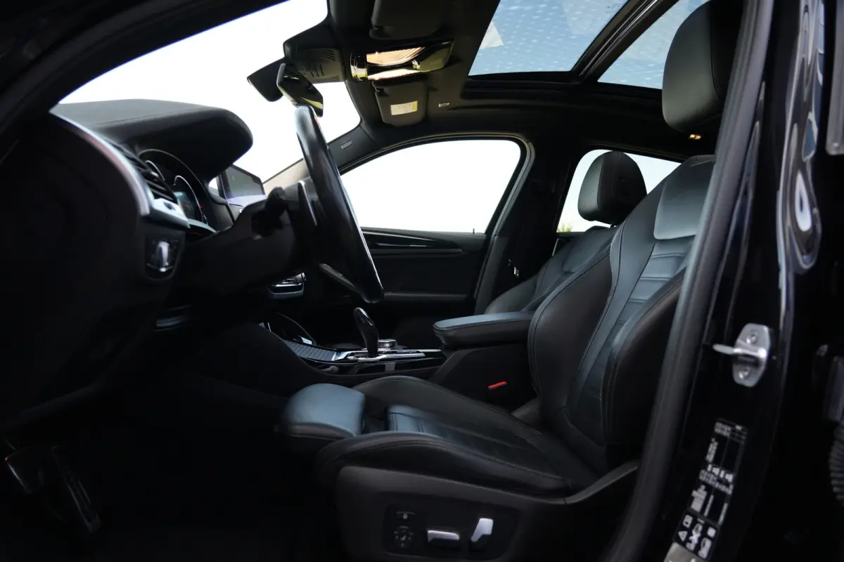 M40i High Executive | 354 PK | Panoramadak | Lederen bekleding | Adaptieve cruisecontrol | Trekhaak | BMW X4 M40i High Executive met 354 PK uit een 3.0-liter zescilinder benzinemotor, voorzi