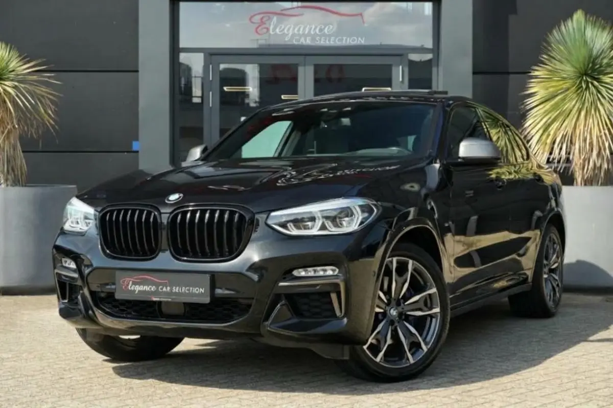 M40i High Executive | 354 PK | Panoramadak | Lederen bekleding | Adaptieve cruisecontrol | Trekhaak | BMW X4 M40i High Executive met 354 PK uit een 3.0-liter zescilinder benzinemotor, voorzi