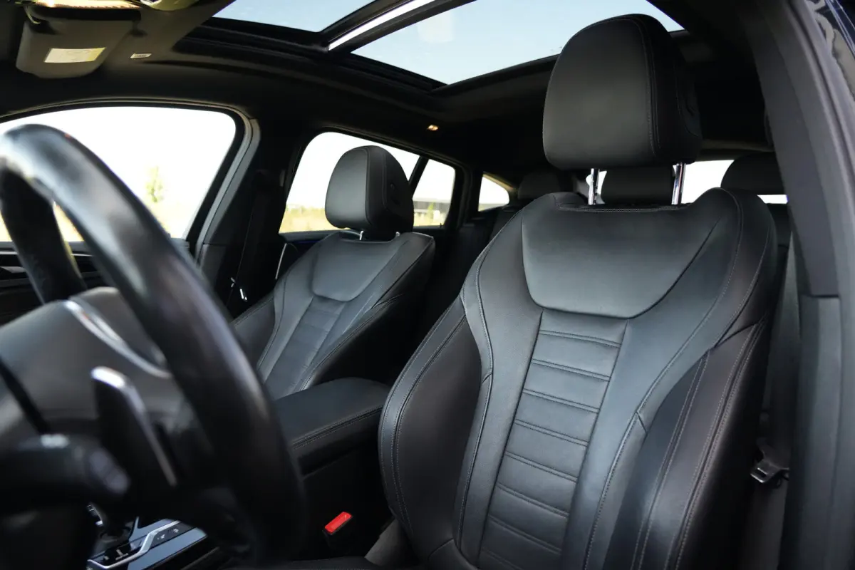 M40i High Executive | 354 PK | Panoramadak | Lederen bekleding | Adaptieve cruisecontrol | Trekhaak | BMW X4 M40i High Executive met 354 PK uit een 3.0-liter zescilinder benzinemotor, voorzi