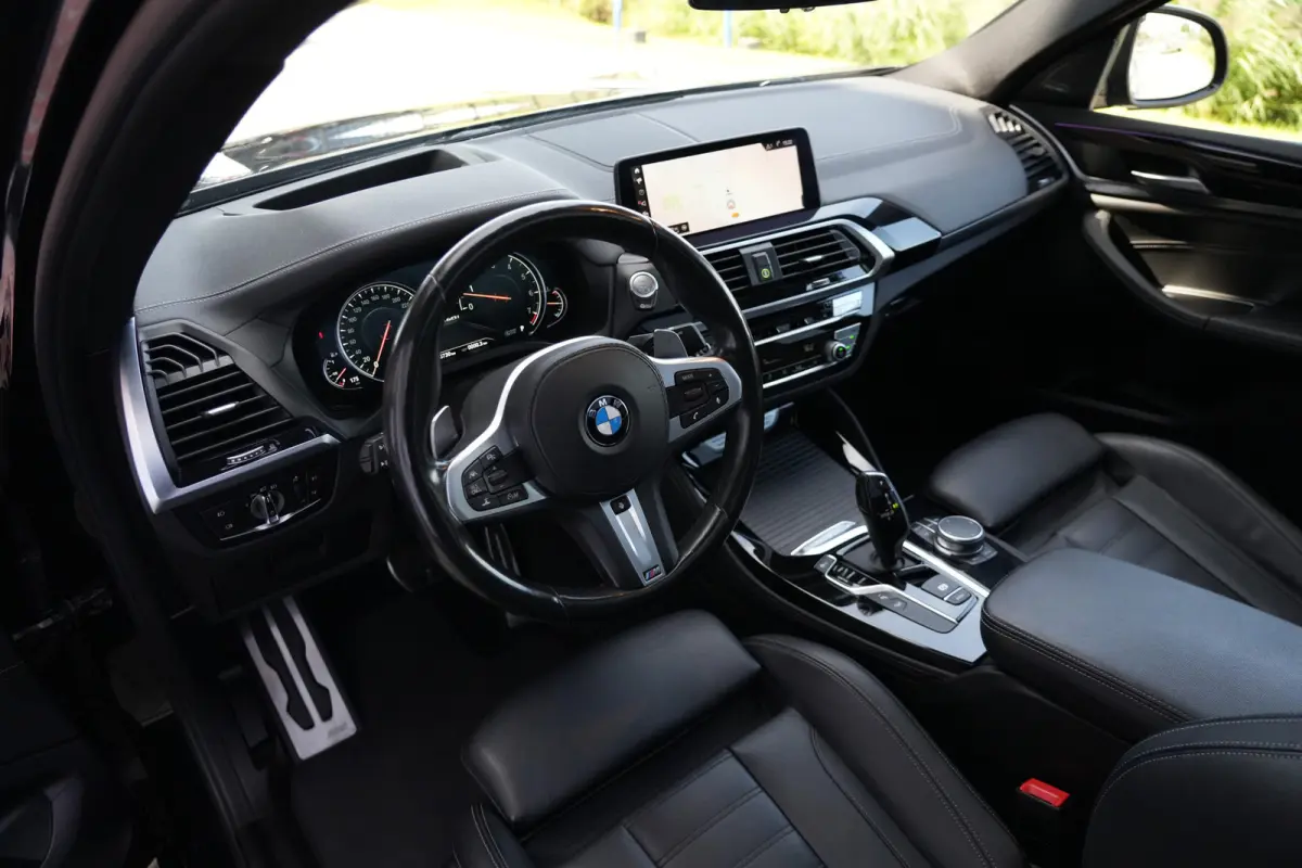M40i High Executive | 354 PK | Panoramadak | Lederen bekleding | Adaptieve cruisecontrol | Trekhaak | BMW X4 M40i High Executive met 354 PK uit een 3.0-liter zescilinder benzinemotor, voorzi