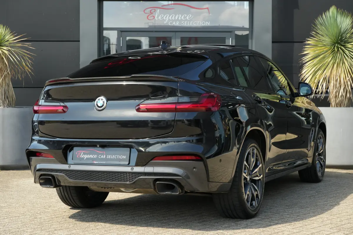 M40i High Executive | 354 PK | Panoramadak | Lederen bekleding | Adaptieve cruisecontrol | Trekhaak | BMW X4 M40i High Executive met 354 PK uit een 3.0-liter zescilinder benzinemotor, voorzi