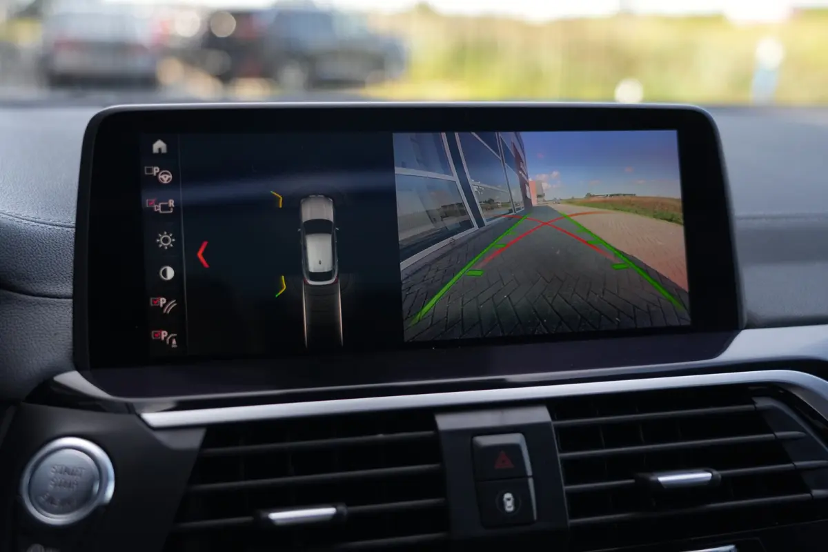 M40i High Executive | 354 PK | Panoramadak | Lederen bekleding | Adaptieve cruisecontrol | Trekhaak | BMW X4 M40i High Executive met 354 PK uit een 3.0-liter zescilinder benzinemotor, voorzi