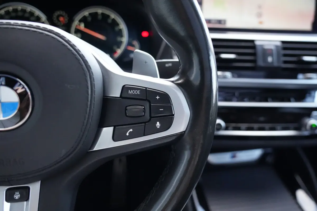 M40i High Executive | 354 PK | Panoramadak | Lederen bekleding | Adaptieve cruisecontrol | Trekhaak | BMW X4 M40i High Executive met 354 PK uit een 3.0-liter zescilinder benzinemotor, voorzi