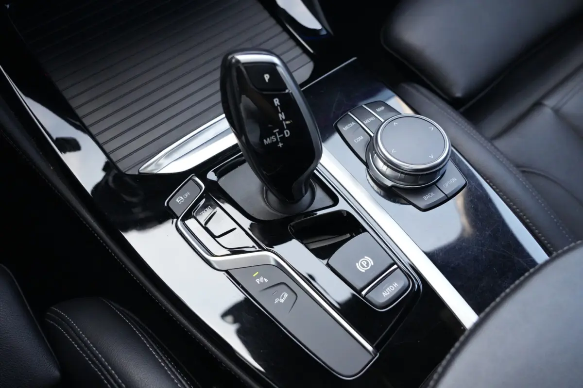 M40i High Executive | 354 PK | Panoramadak | Lederen bekleding | Adaptieve cruisecontrol | Trekhaak | BMW X4 M40i High Executive met 354 PK uit een 3.0-liter zescilinder benzinemotor, voorzi