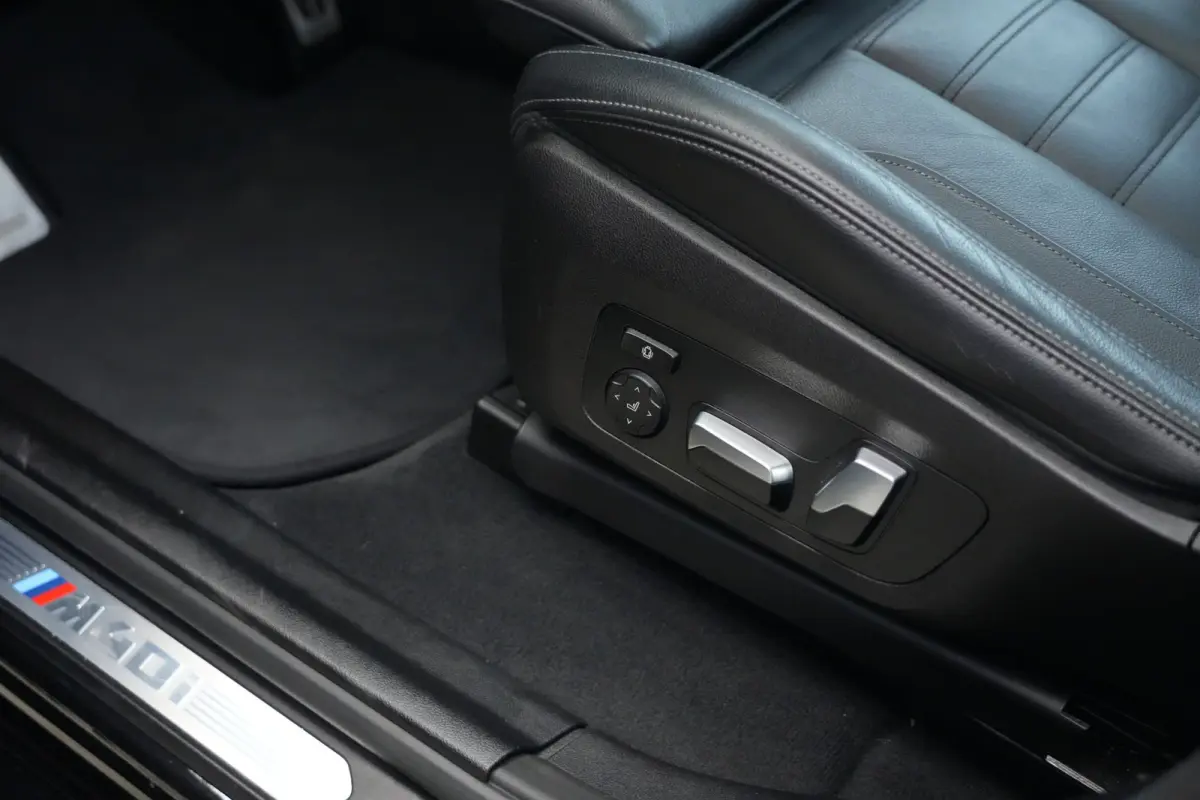 M40i High Executive | 354 PK | Panoramadak | Lederen bekleding | Adaptieve cruisecontrol | Trekhaak | BMW X4 M40i High Executive met 354 PK uit een 3.0-liter zescilinder benzinemotor, voorzi