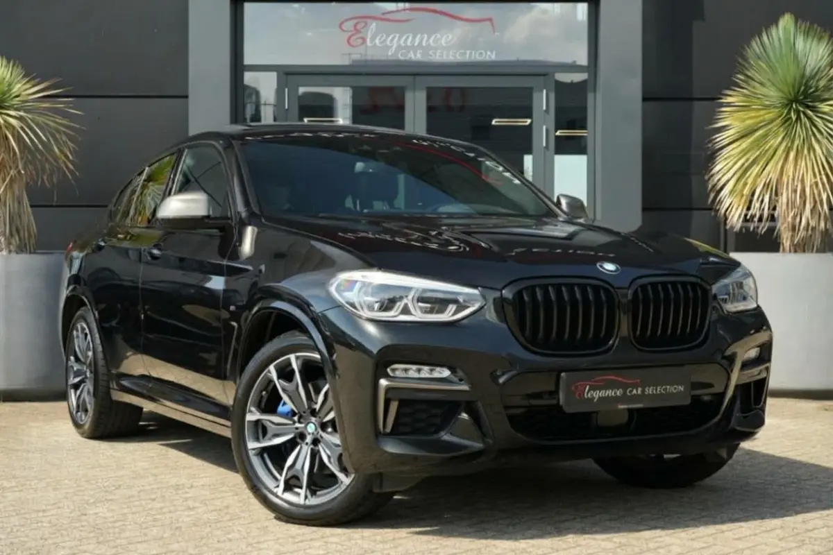 M40i High Executive | 354 PK | Panoramadak | Lederen bekleding | Adaptieve cruisecontrol | Trekhaak | BMW X4 M40i High Executive met 354 PK uit een 3.0-liter zescilinder benzinemotor, voorzi