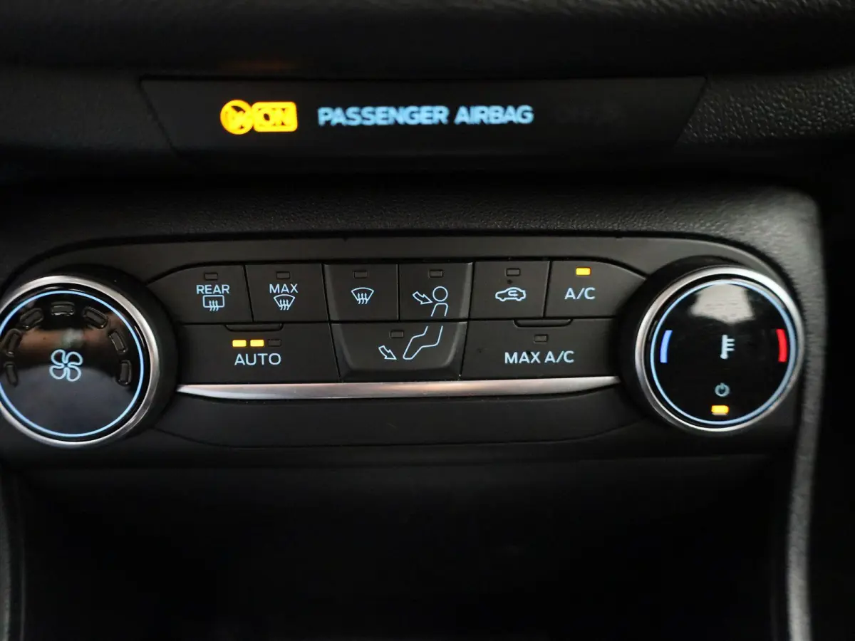 1.0 EcoBoost Hybrid Titanium | PDC Achter | Cruise Control | Elektrische Ramen |