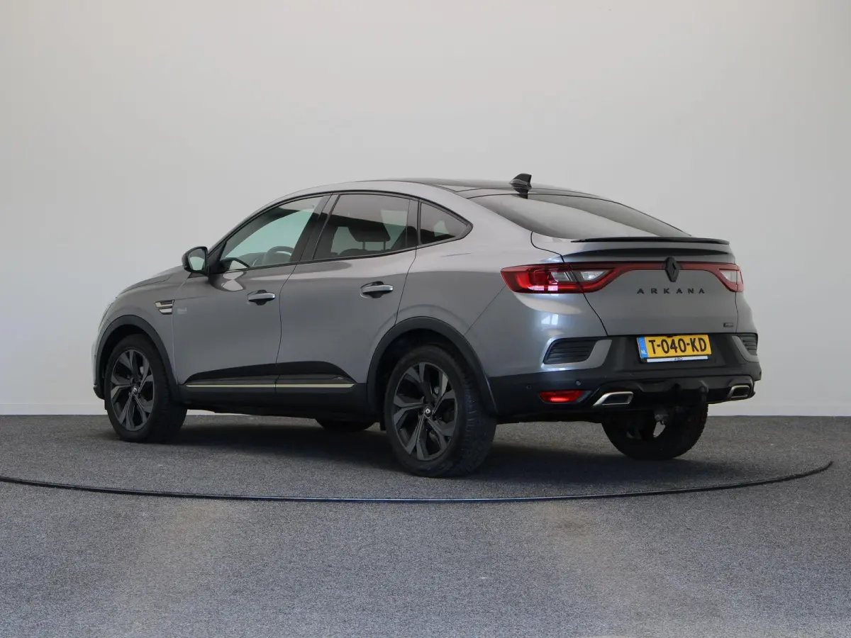E-Tech hybrid 145pk E-Tech engineered | Trekhaak | Lane assist | Stoelverwarming | Elek. bedienbare stoelen |