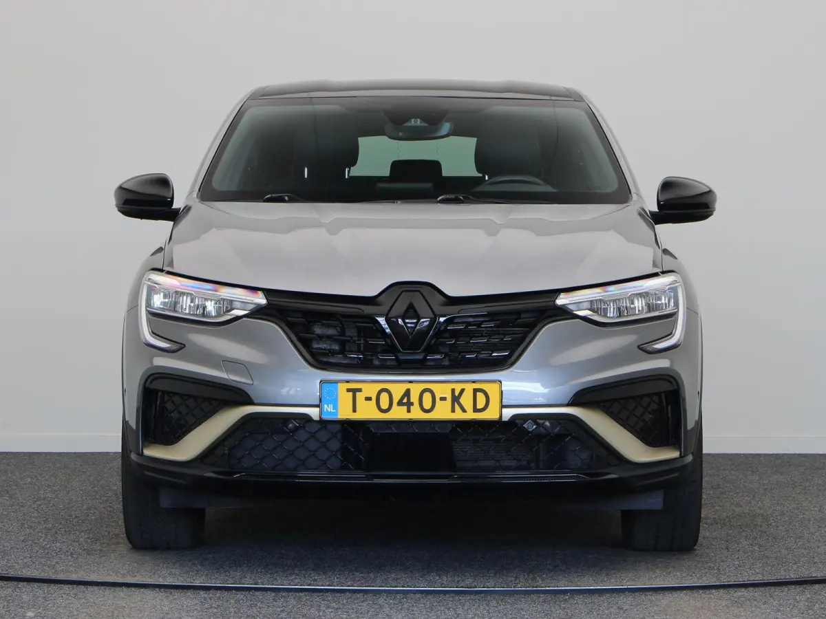 E-Tech hybrid 145pk E-Tech engineered | Trekhaak | Lane assist | Stoelverwarming | Elek. bedienbare stoelen |