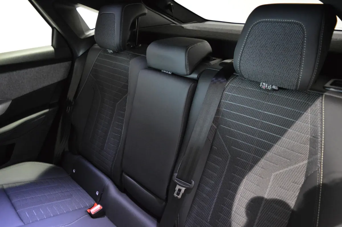1.2 Hybrid 136 GT | Camera | Navigatie | Climate control | Apple Carplay/Android Auto