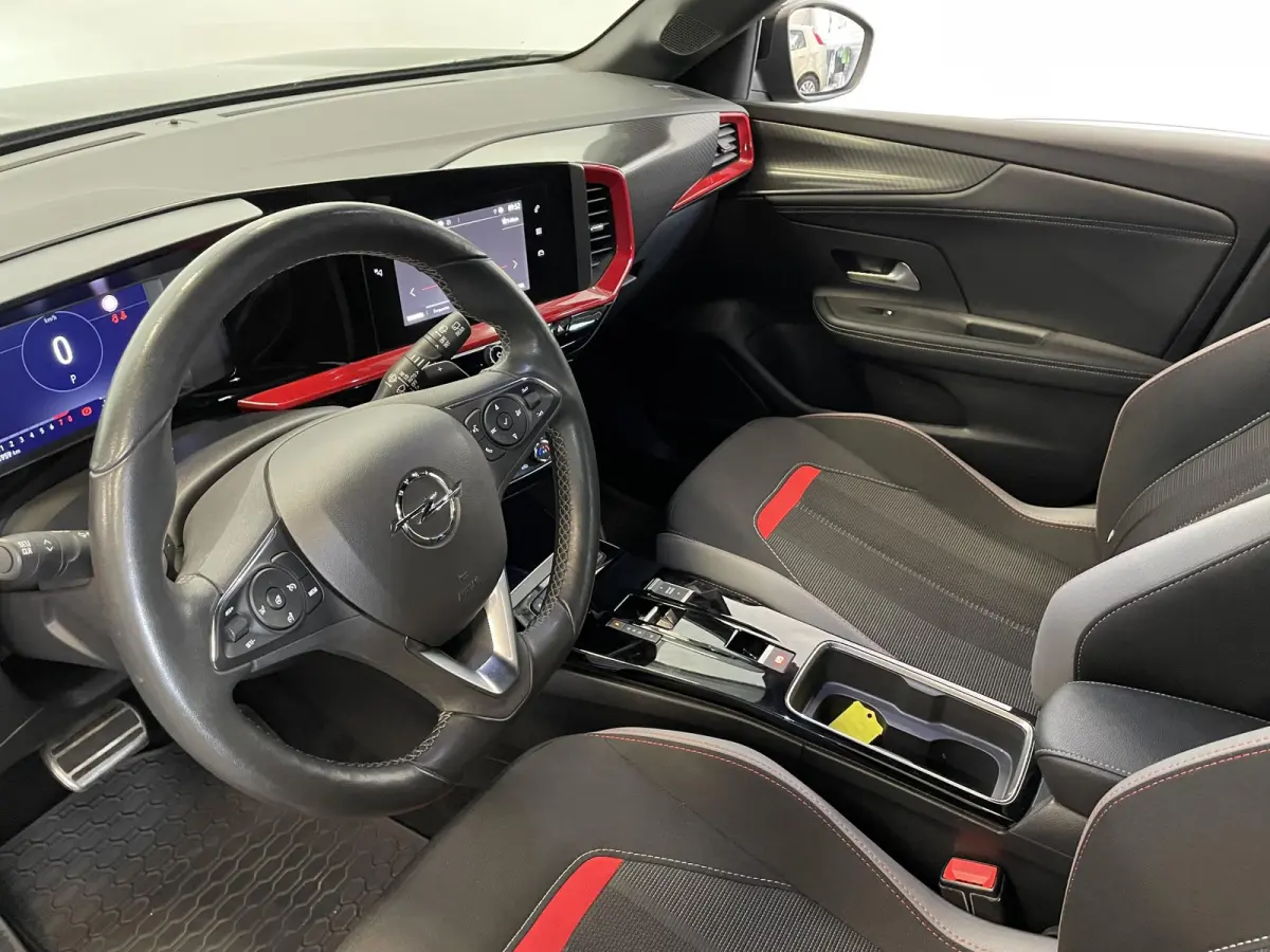 1.2 130pk Automaat GS Line Navigatie Draadloos Apple CarPlay/ Android Auto 180° Camera Stoel Stuurverwarming Keyless  LED