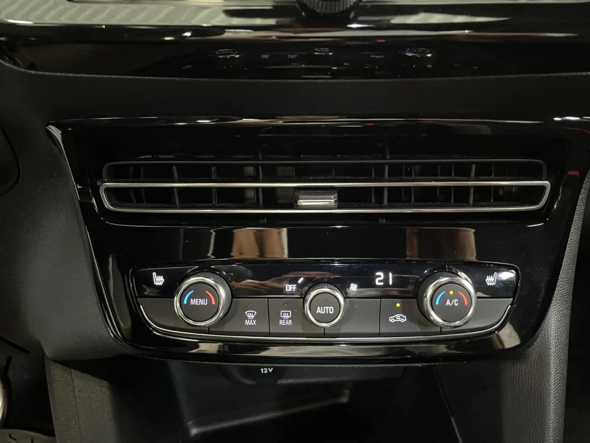 1.2 130pk Automaat GS Line Navigatie Draadloos Apple CarPlay/ Android Auto 180° Camera Stoel Stuurverwarming Keyless  LED