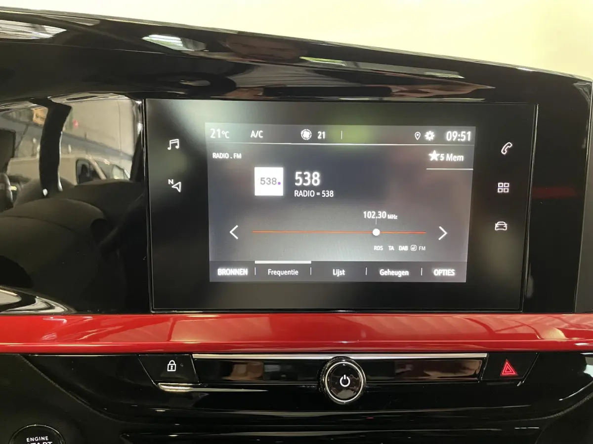 1.2 130pk Automaat GS Line Navigatie Draadloos Apple CarPlay/ Android Auto 180° Camera Stoel Stuurverwarming Keyless  LED