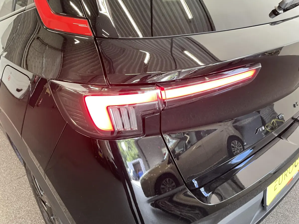 1.2 130pk Automaat GS Line Navigatie Draadloos Apple CarPlay/ Android Auto 180° Camera Stoel Stuurverwarming Keyless  LED